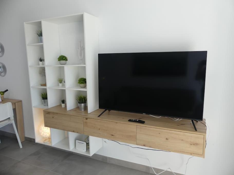 라 라구나 19 Piso Centrico, Nuevo Y Bien Equipado En La Trinidad 아파트 외부 사진